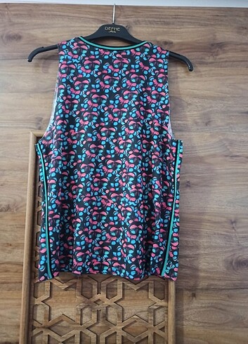 Pull and Bear Sıfır kollu renkli bluz