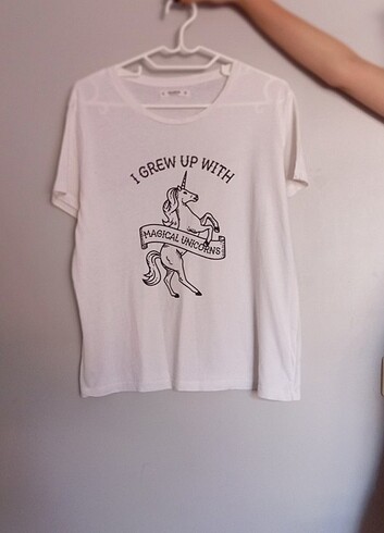 Kısa kollu beyaz T-shirt