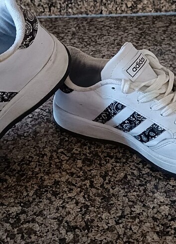 Adidas ayakkabı 
