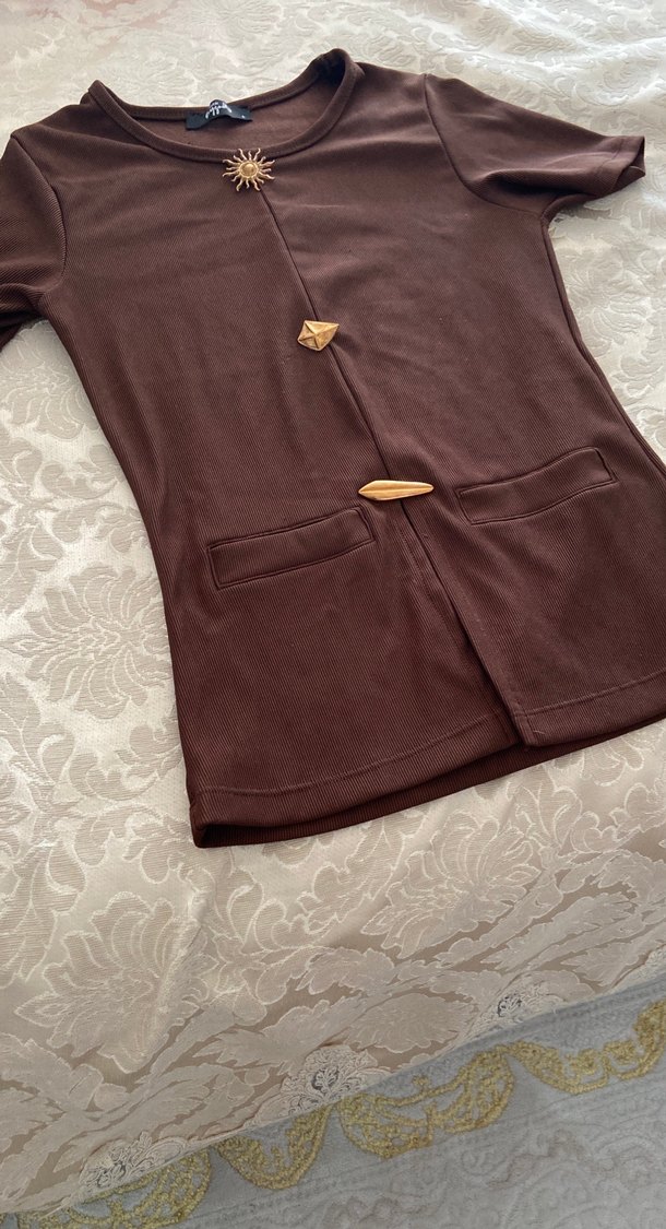 Düğmeli Kısa Kollu Kahverengi Süet Bluz - Görsel 2