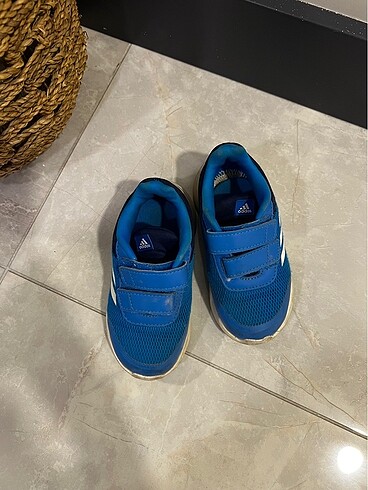 24 Beden Adidas erkek çocuk ayakkabı