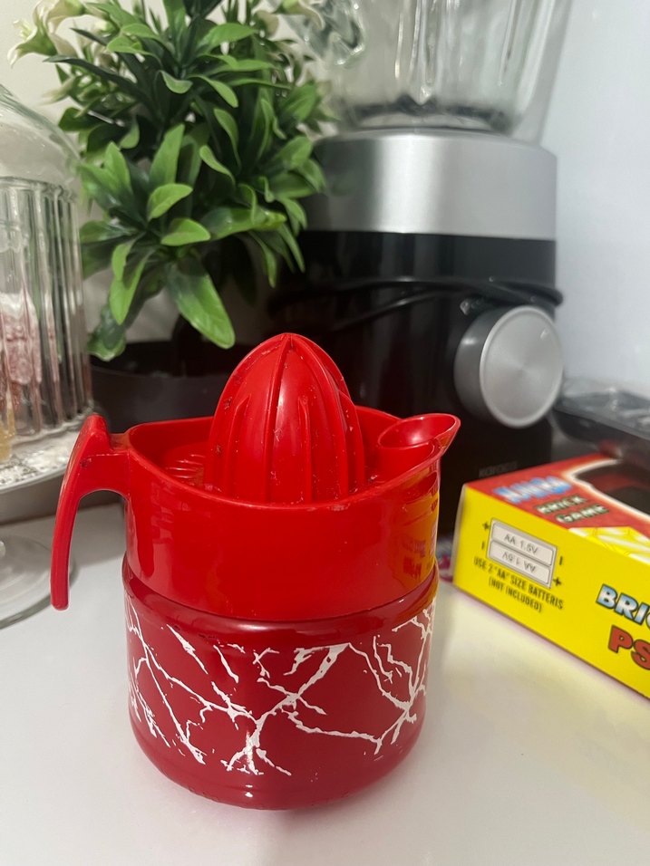 Kırmızı Plastik Narenciye Sıkacağı - Görsel 2
