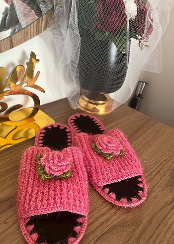 Elişi kadın ev terliği - Görsel 2