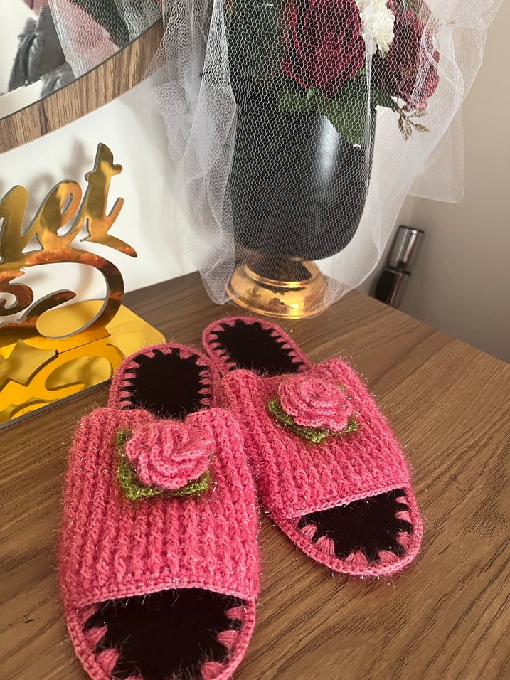 Elişi kadın ev terliği - Görsel 2