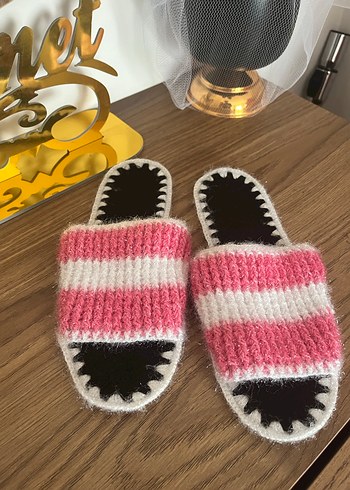 El yapımı kadın halı terliği - Görsel 3