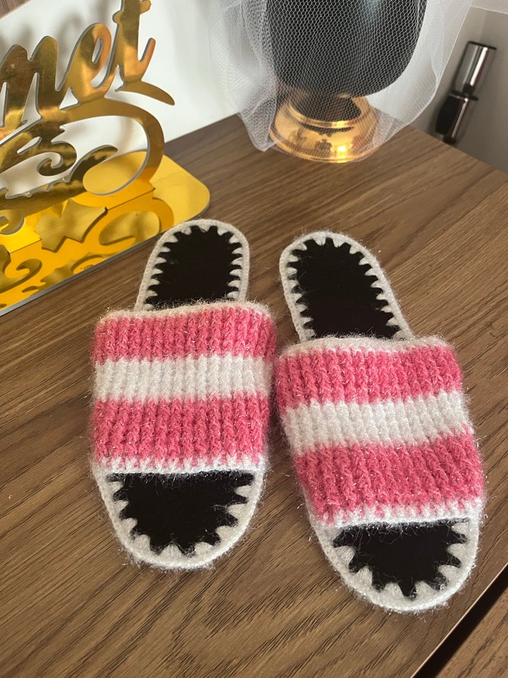 El yapımı kadın halı terliği - Görsel 3