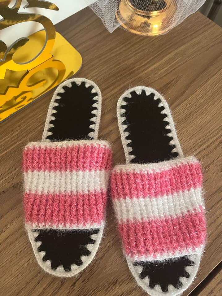 El yapımı kadın halı terliği - Görsel 2