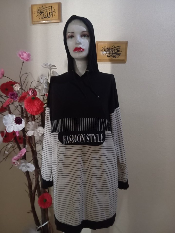 Kapüşonlu Siyah-Beyaz Baskılı Sweatshirt - Görsel 3