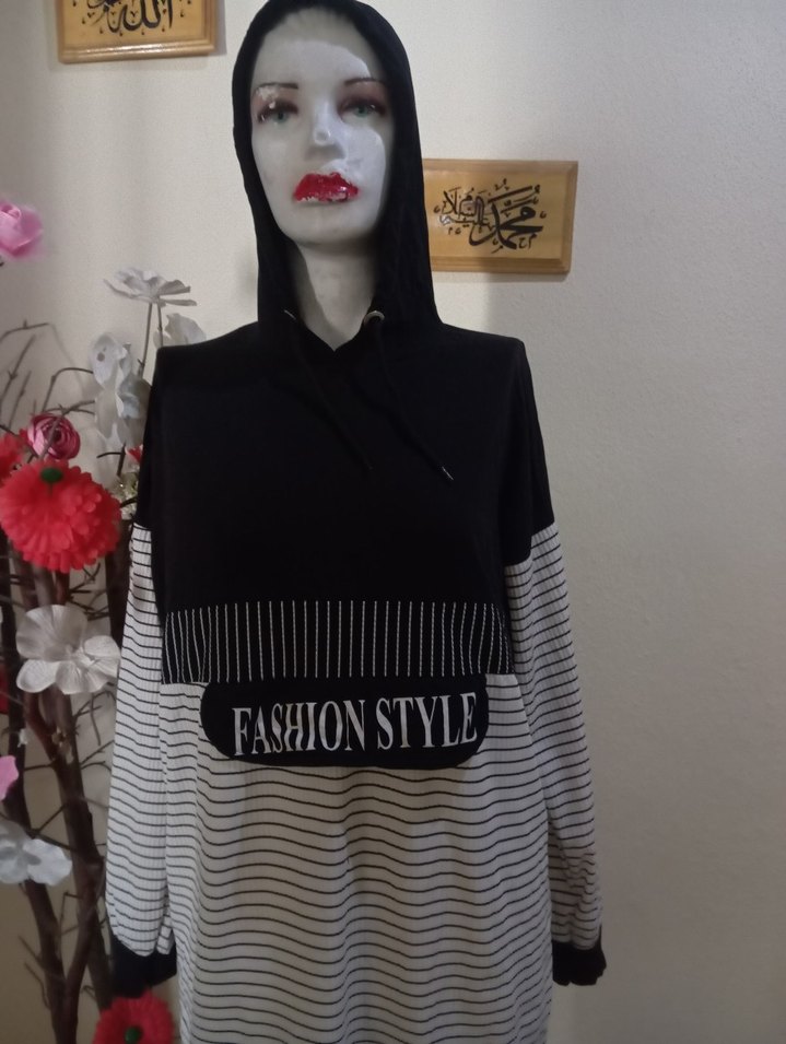 Kapüşonlu Siyah-Beyaz Baskılı Sweatshirt - Görsel 2