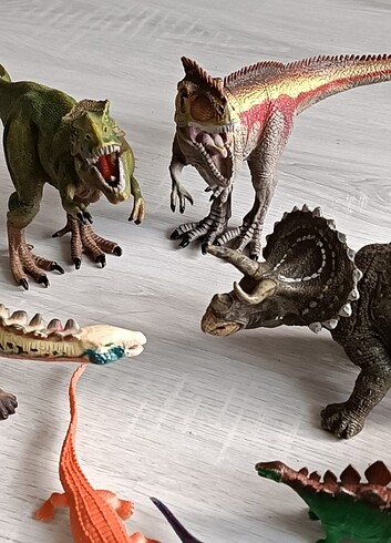 Küçüklü büyüklü dinozorlar trex 