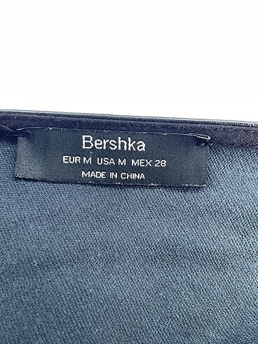 m Beden siyah Renk Bershka Kısa Elbise %70 İndirimli.