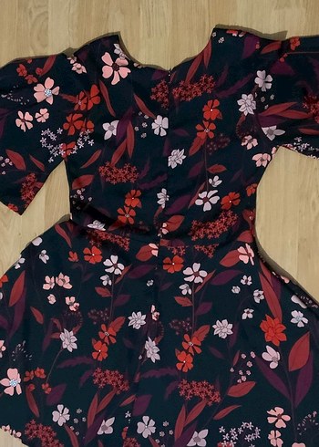 Çiçek Desenli Siyah Elbise - Görsel 2