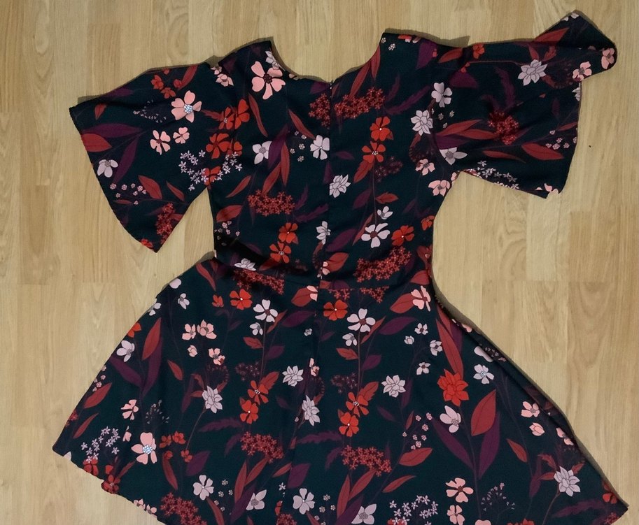 Çiçek Desenli Siyah Elbise - Görsel 2