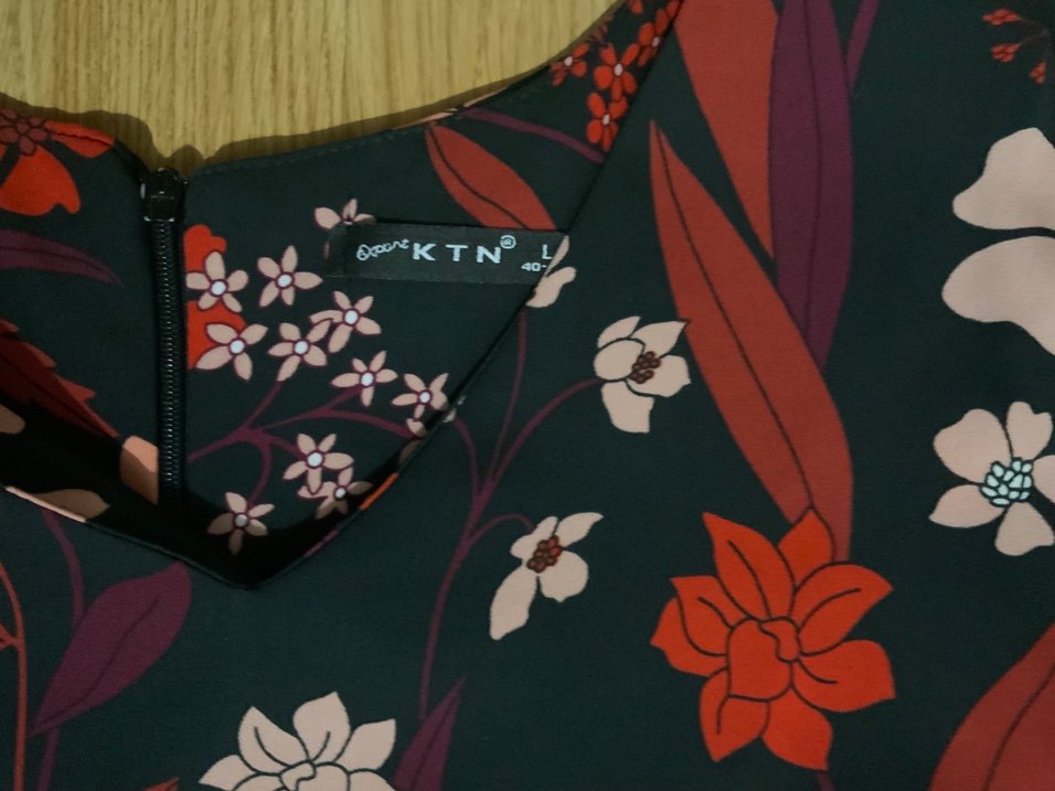 Çiçek Desenli Siyah Elbise - Görsel 3