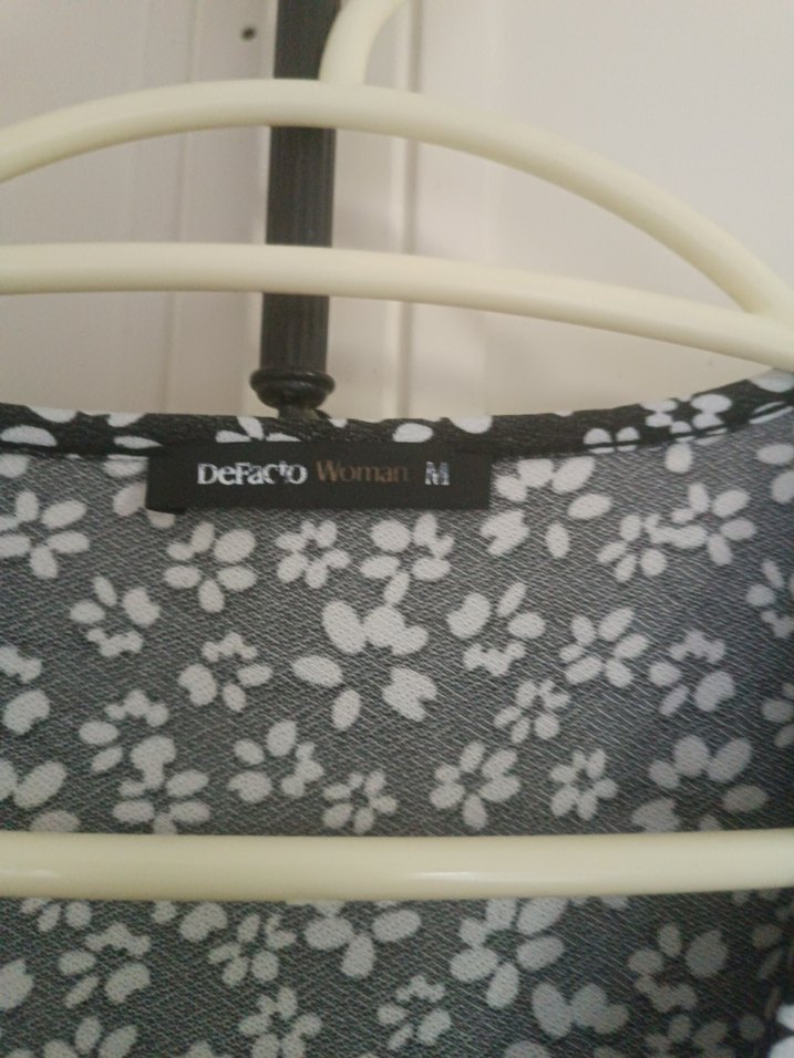 V Yaka Siyah Beyaz Desenli Elbise - Görsel 2