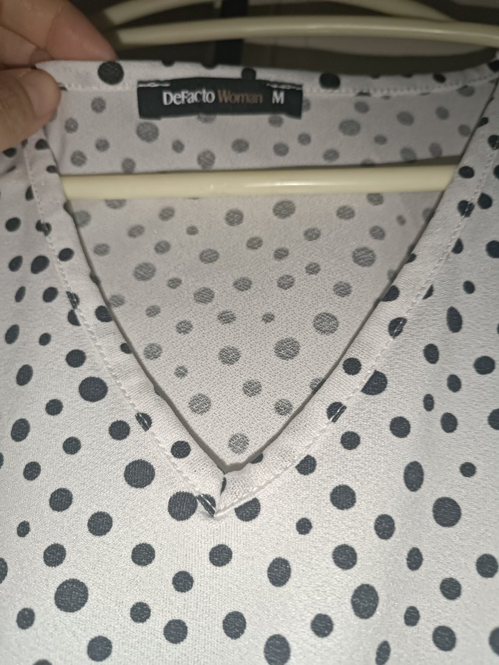 V Yaka Puantiyeli Midi Elbise - Görsel 2