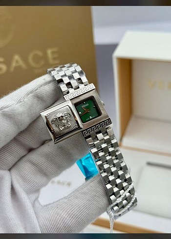 Versace Kadın Klasik Altın Renkli Kol Saati - Görsel 6