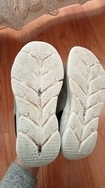 35 Beden gri Renk Üzerinde lekeleri var yıkanınca çıkar diğer düşünüyorum.