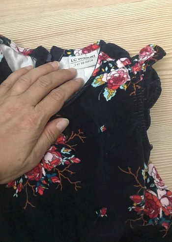 LC Waikiki Çiçek Desenli Kolsuz Kız Çocuk kadife Elbisesi