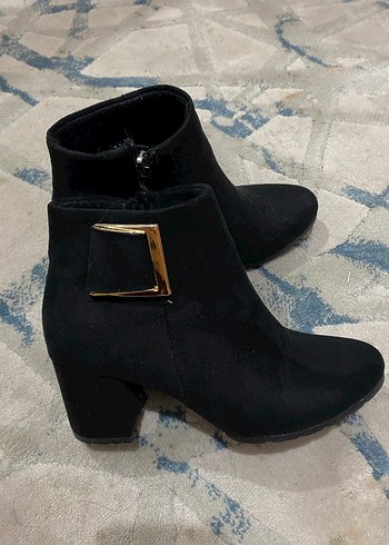 Siyah Süet Tokalı Kadın Topuklu Bot - Görsel 2