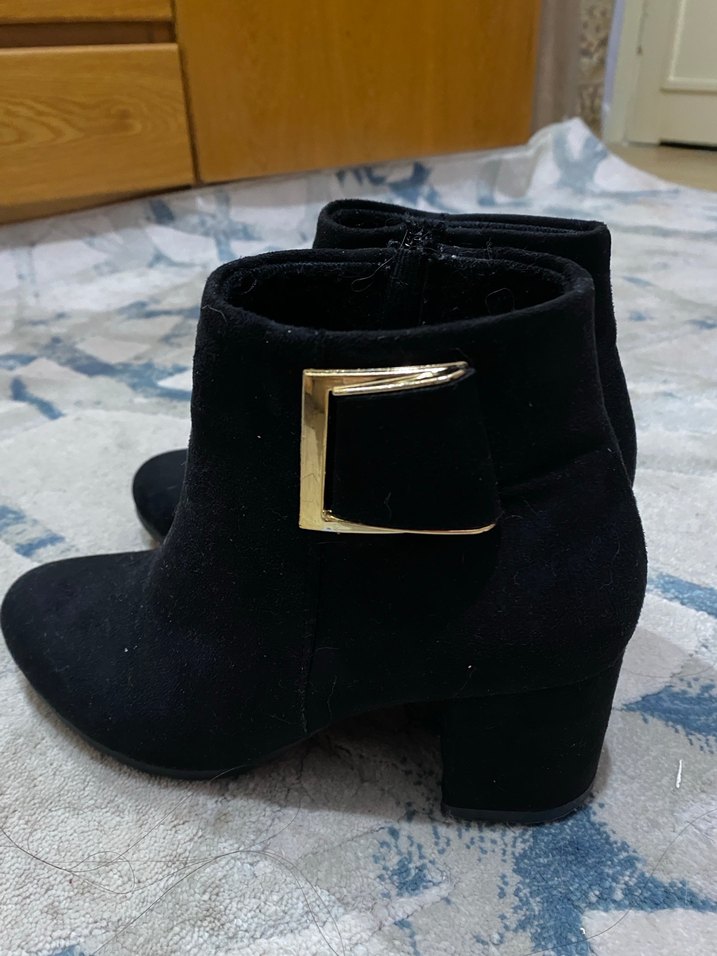Siyah Süet Tokalı Kadın Topuklu Bot - Görsel 3