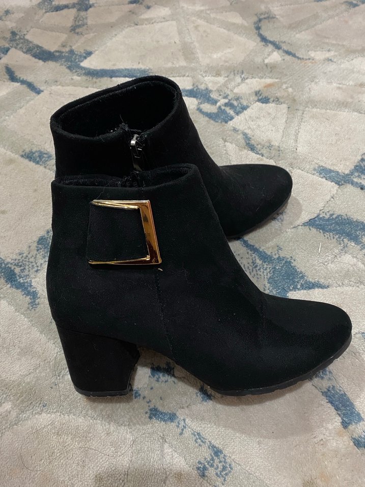 Siyah Süet Tokalı Kadın Topuklu Bot - Görsel 2