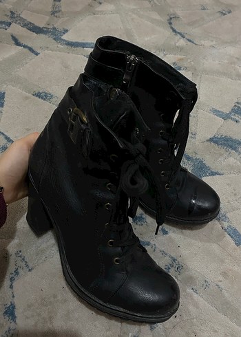 Siyah Deri Tokalı Blok Topuklu Goth Bot - Görsel 2