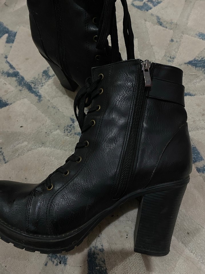 Siyah Deri Tokalı Blok Topuklu Goth Bot - Görsel 3