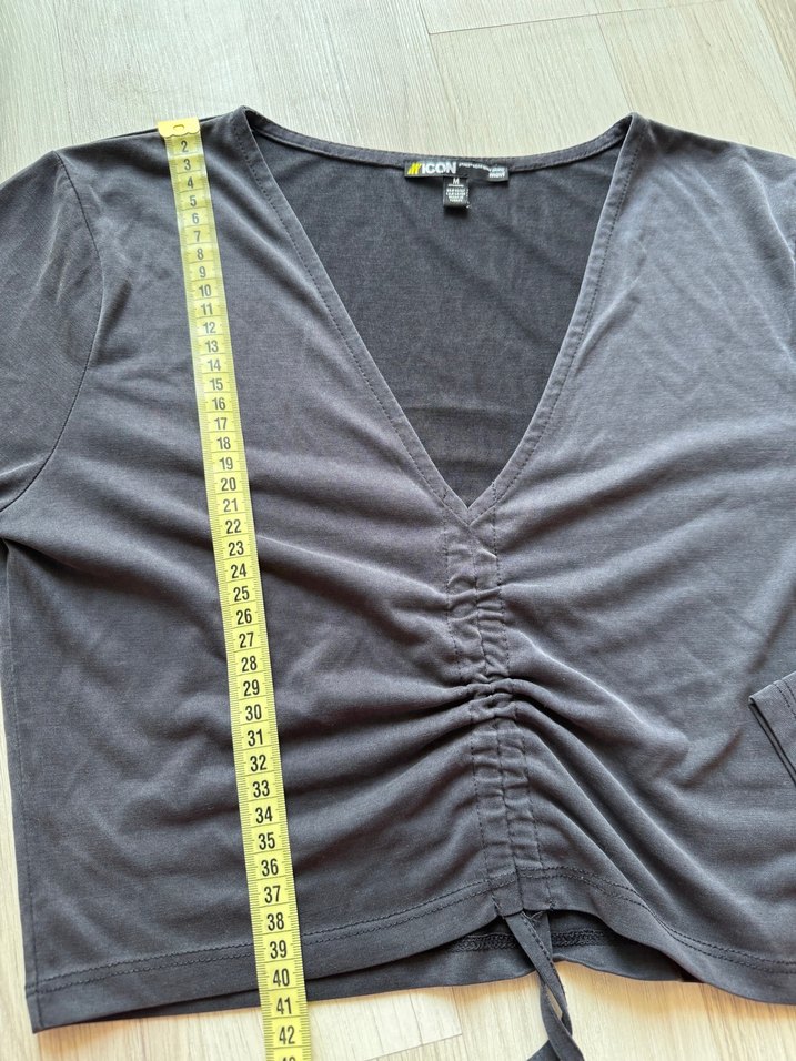 Mavi marka V Yaka Önden Büzgülü Gri Bluz - Görsel 4