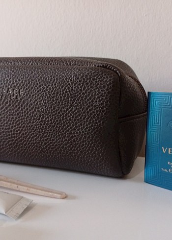 Beden Versace THY BusinessClass Yolcularına Verilen Deri Çanta+Ürünler