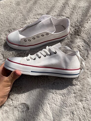 Beyaz Converse