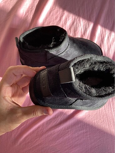Siyah Ugg Bot