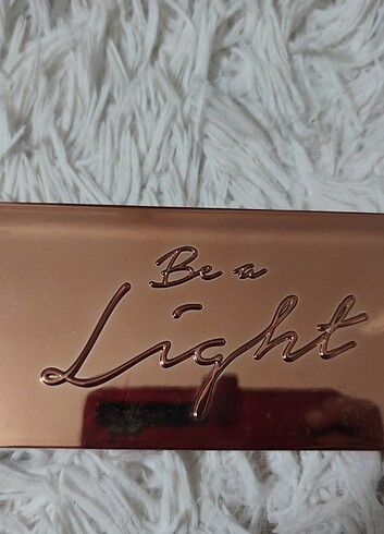 Becca be Light palette
