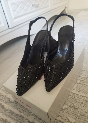 Diğer Siyah Tasli Sivri Topuklu Slingback
