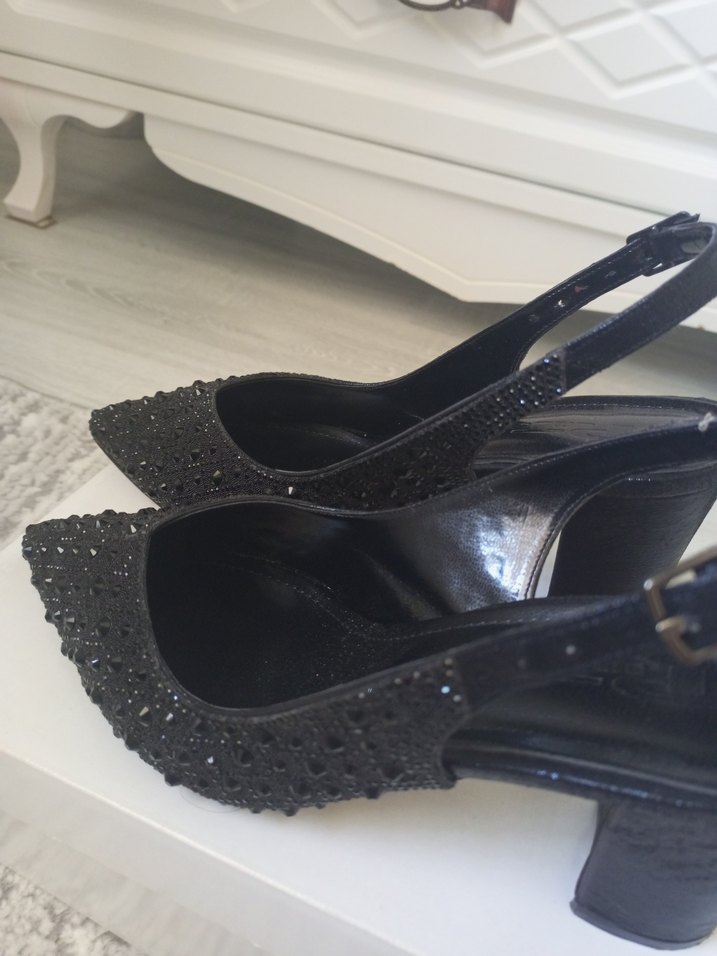 Siyah Taşlı Sivri Topuklu Slingback — görsel 4/5
