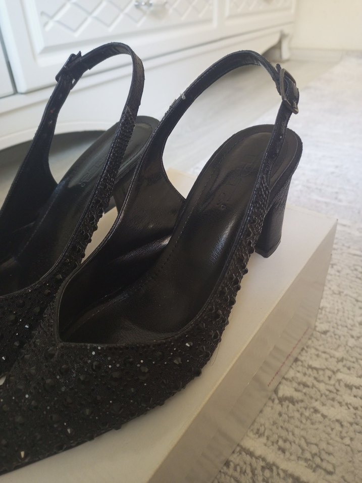 Siyah Taşlı Sivri Topuklu Slingback — görsel 3/5