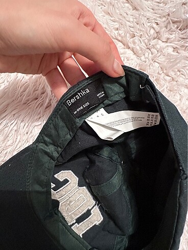 Beden Bershka şapka