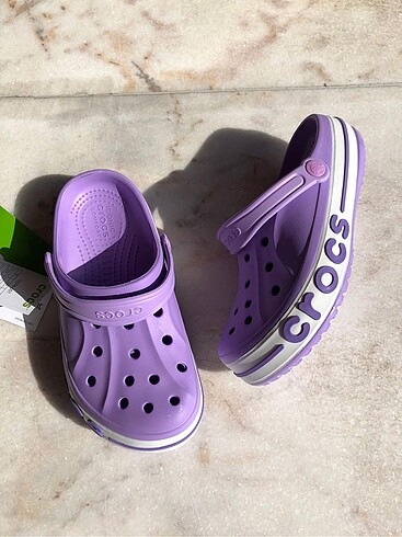 Lila Crocs