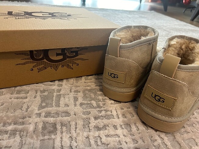 40 Beden Ultra Mini Ugg