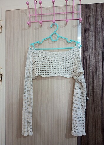 Delikli crop