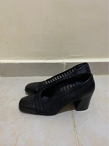Siyah renk kadın günlük topuklu ayakkabı