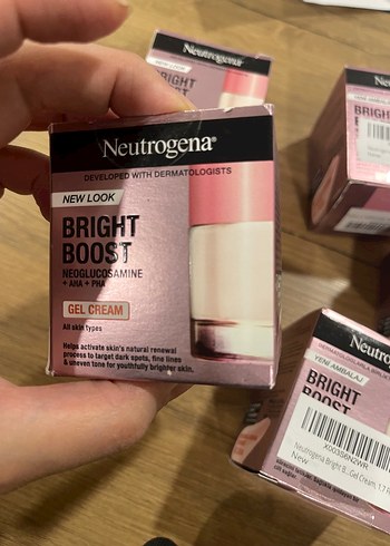 Neutrogena Neutrogena Bright Boost Nemlendirici Jel Krem