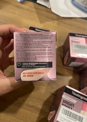 Beden Renk Neutrogena Bright Boost Nemlendirici Jel Krem