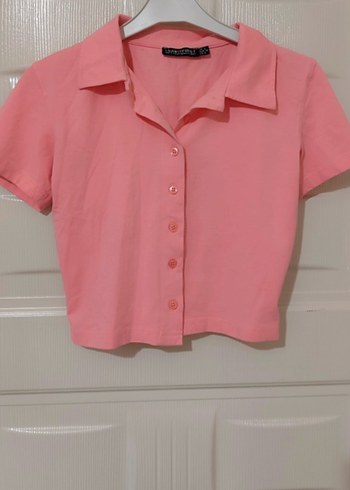 Düğmeli, kısa kollu pembe mini gömlek