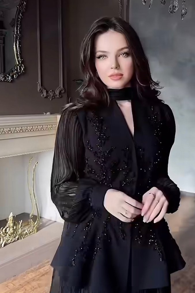 Uzun Siyah Gotik İşlemeli Kadın Elbise - Görsel 2