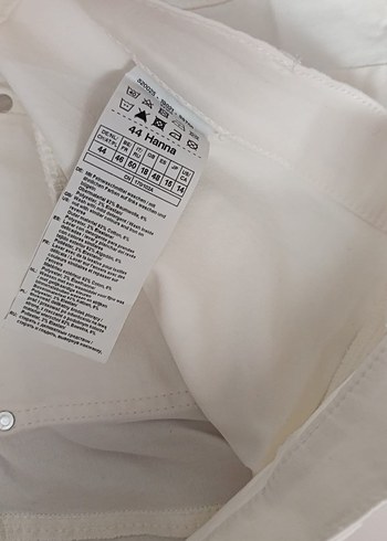 Düğmeli Beyaz Mini Kadın Kumaş Pantolon - Görsel 3