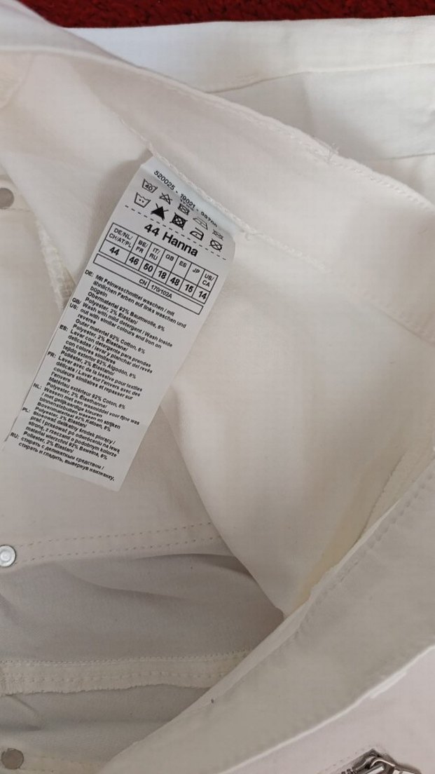 Düğmeli Beyaz Mini Kadın Kumaş Pantolon - Görsel 3