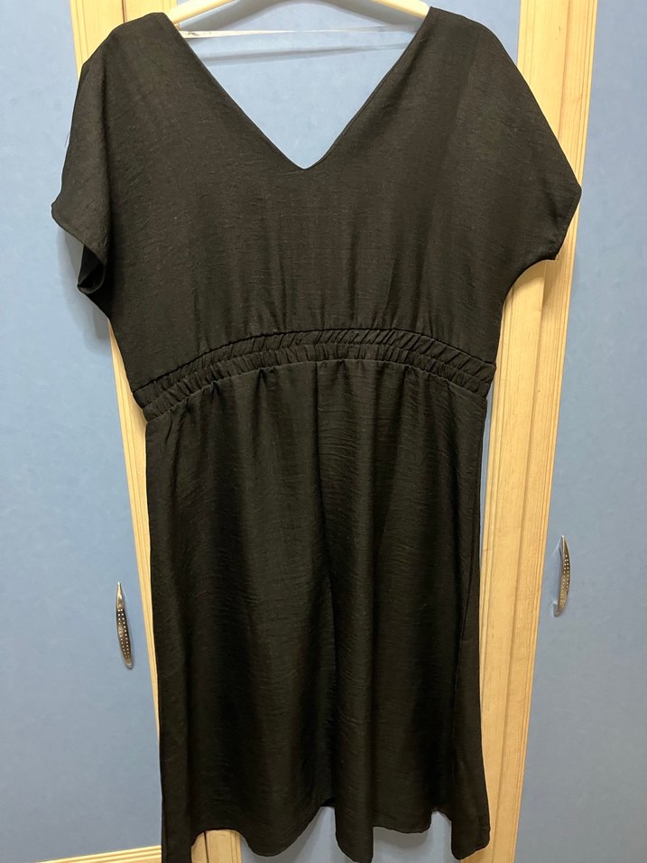 Düğmeli V Yaka Siyah Keten Midi Elbise - Görsel 5