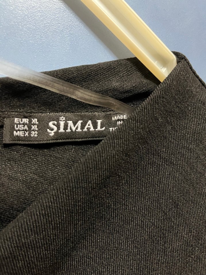 Düğmeli V Yaka Siyah Keten Midi Elbise - Görsel 4