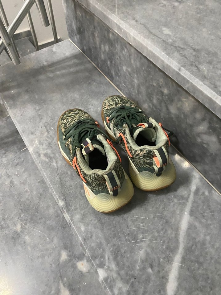 Desenli Çok Renkli yürüyüş ayakkabısı bir yada iki kere giyildi - Görsel 2